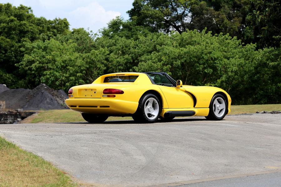  Dodge Viper RT/10 1992 года  (фото 10 из 46)